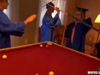 ה הטוב ביותר graduation מסיבה אי פעם עם מְקוּעַקָע בלונדינית בית ספר בנות