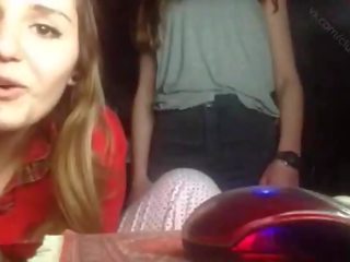 [periscope] two girls playing front kamera