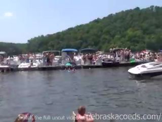 Άγριο και πραγματικός ημέρα πάρτι βίντεο από πάρτι cove lake του ο ozarks missouri