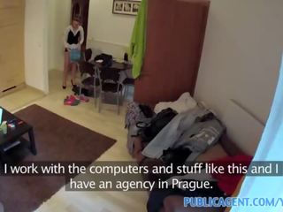 Publicagent doma narejeno video s na hotel cleaner. več na ushotcams.com