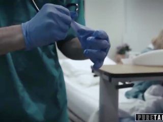 Pure tabu perv healer dáva násťročné pacient vagína skúška