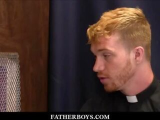Jovens depilados catholic bloke ryland kingsley fodido por ruiva priest dacotah vermelho durante confession