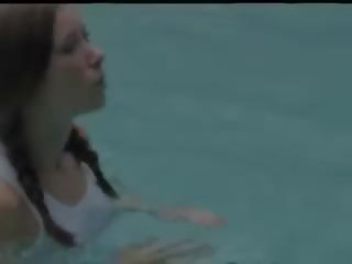 Brooke v na plavanje bazen