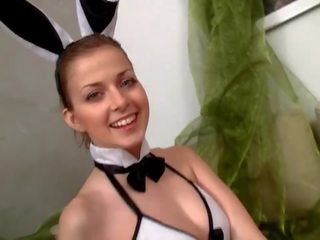 Seksi büyük doğal meme rabbit seviyor carrot